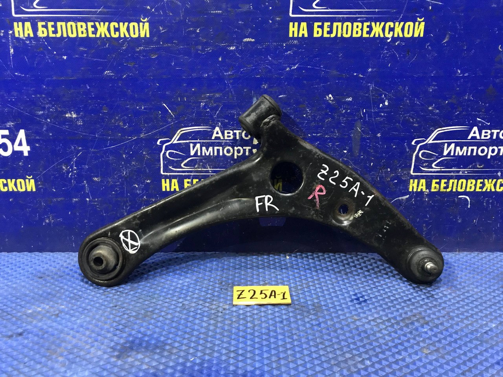 Рычаг передний правый MITSUBISHI COLT 2003