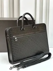 Кожаный портфель Bottega Veneta Intrecciato 40 с плечевым ремнем