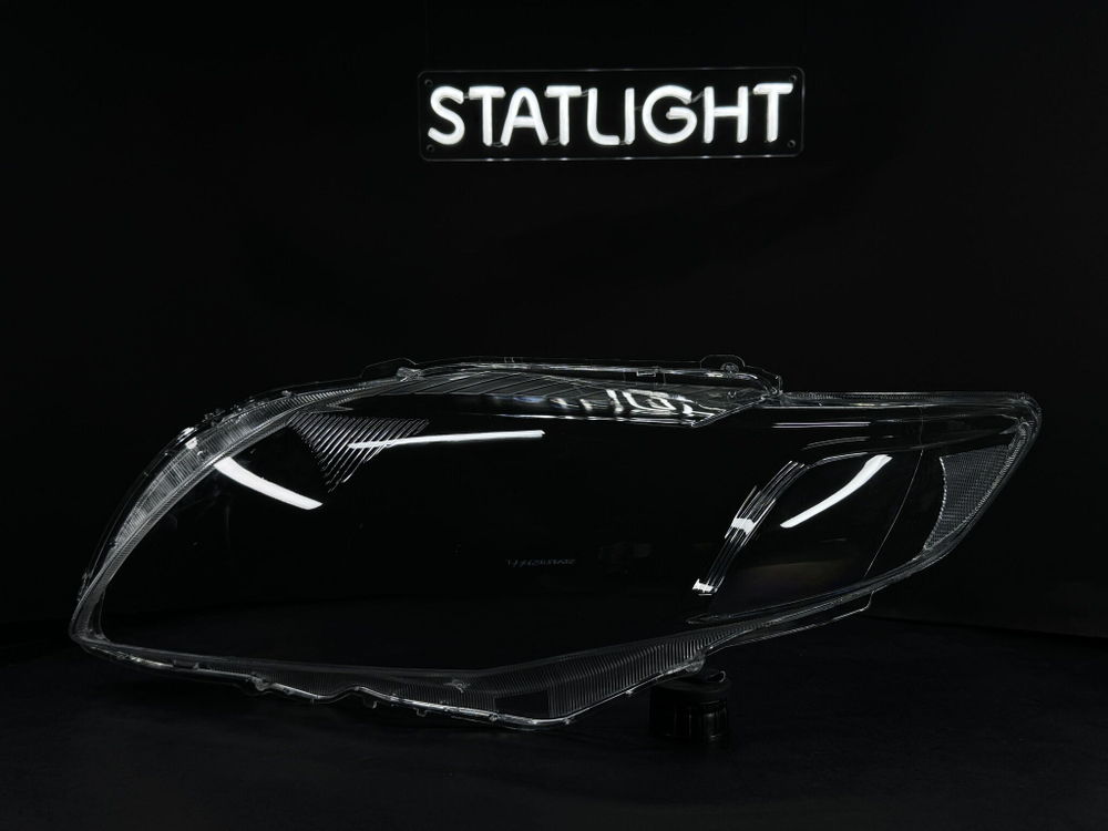 Левое стекло фары Toyota Corolla 150 2007-2010