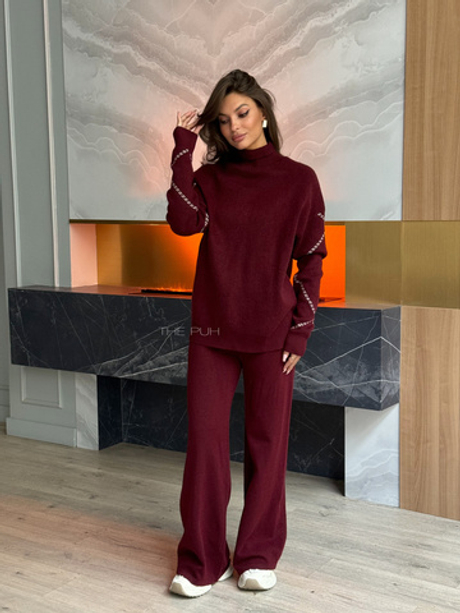 Костюм трикотажный бордового цвета