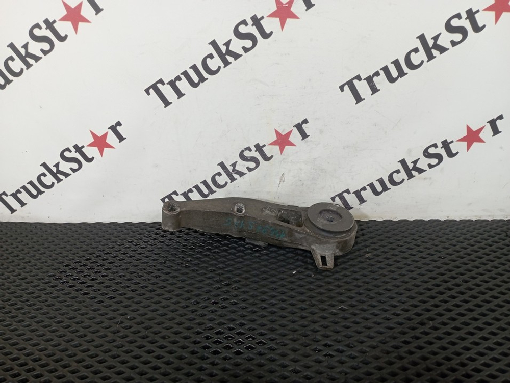 Кронштейн интеркулера правый 2020 г.