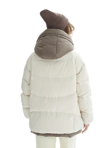 Женский бело-коричневый многослойный пуховик