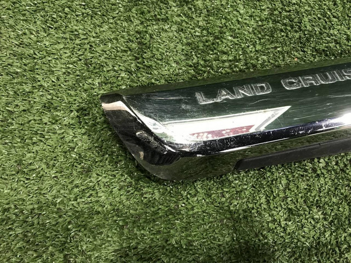 Накладка двери задняя правая Toyota Land Cruiser 200 (2015-2021)