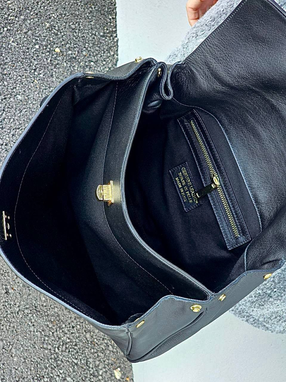 Женская сумка из натуральной кожи ягненка черного цвета