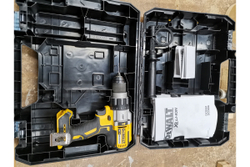 Ударная дрель-шуруповерт DEWALT DCD996NT