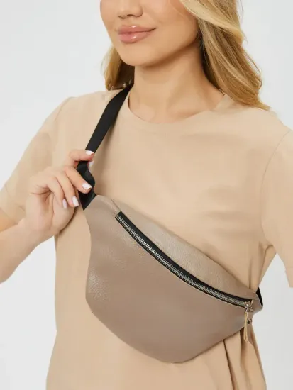 Женская и мужская кожаная сумка "Бананка" цвет бежевый!