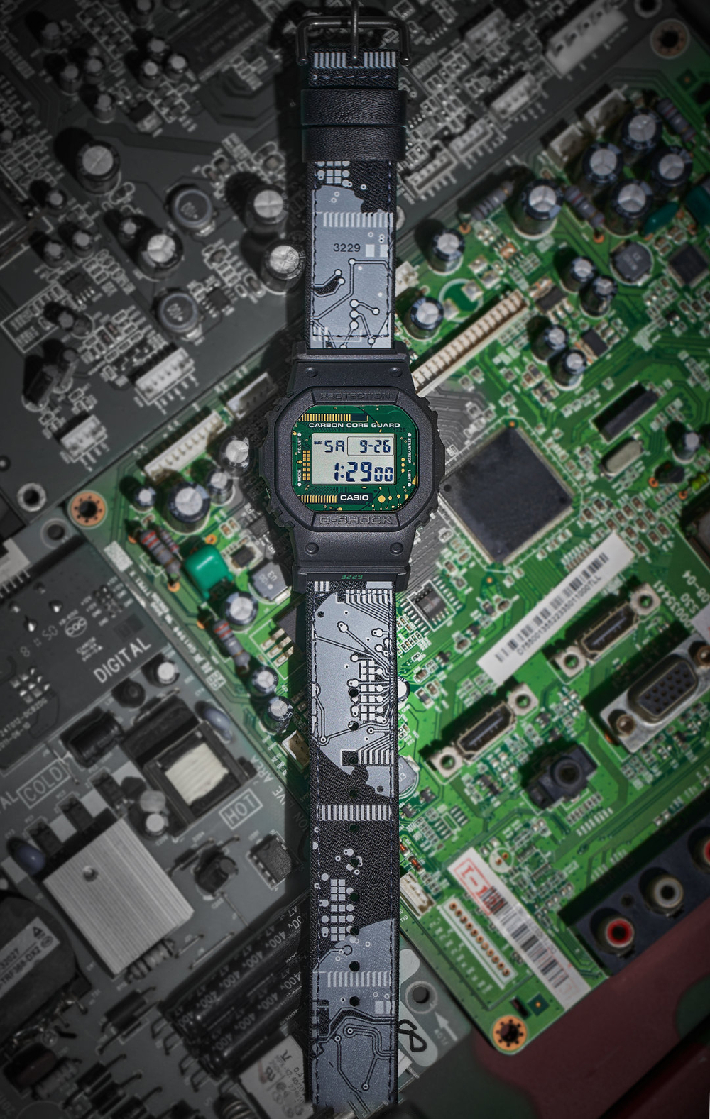 Часы Casio DWE-5600CC-3AER