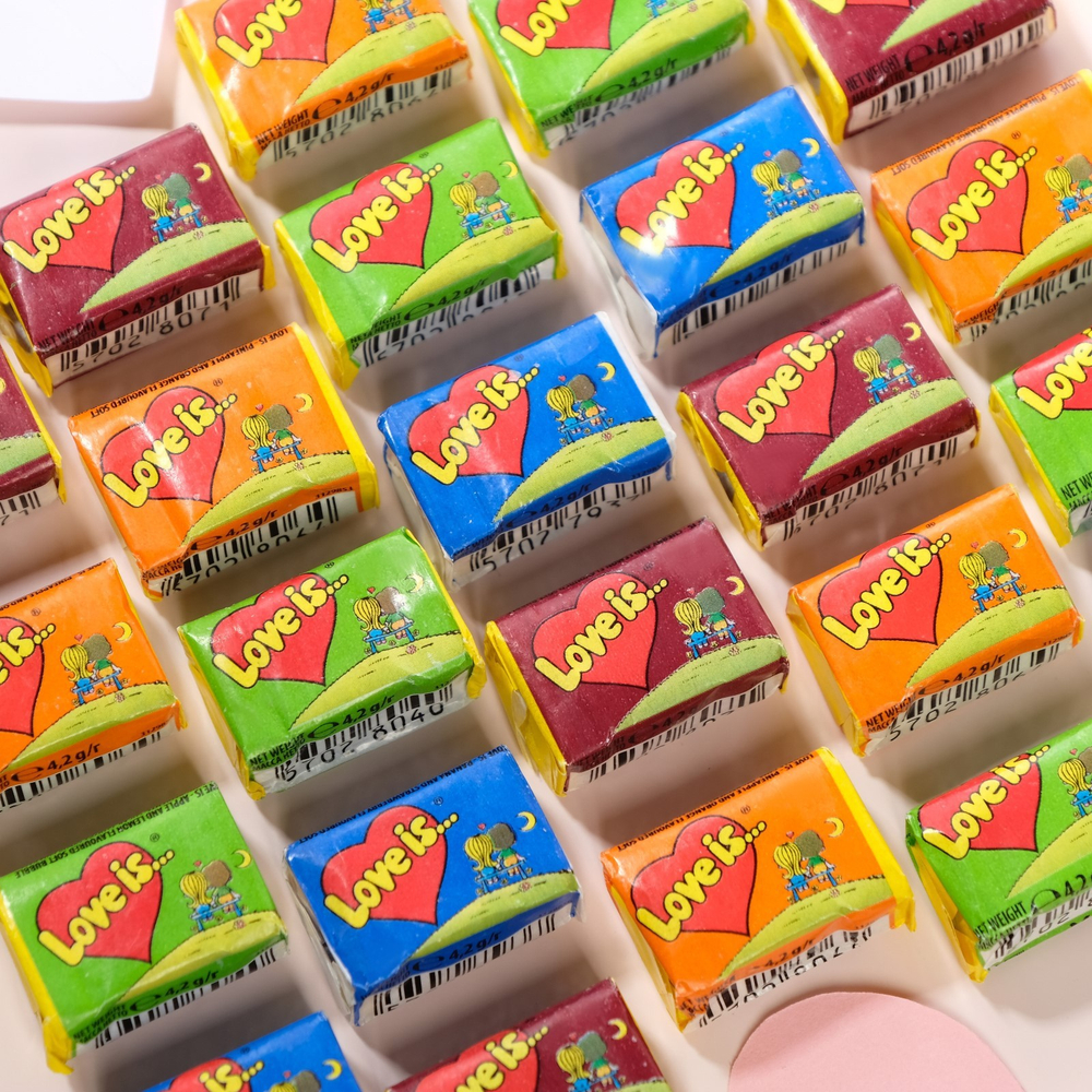 Жевательная резинка Love is «Микс», 4.2 г
