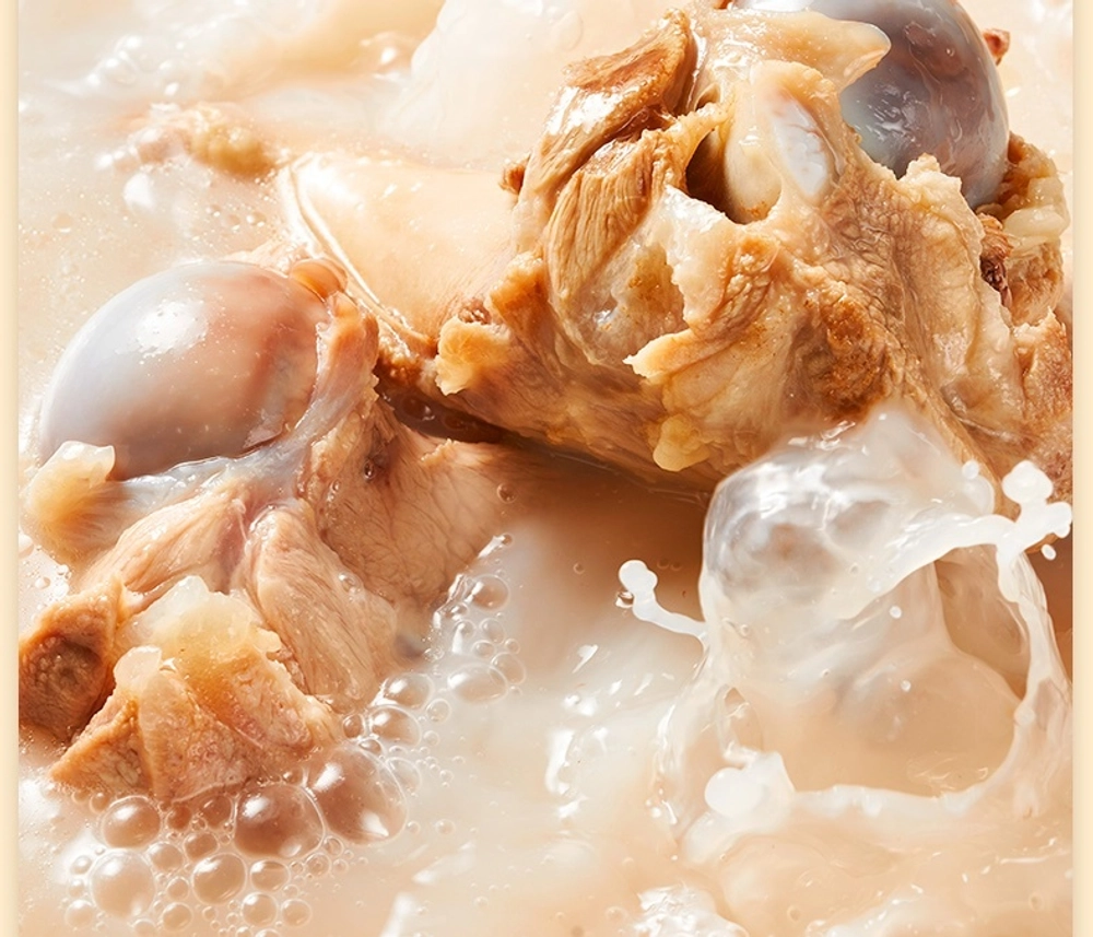 Лапша быстрого приготовления рисовая со свиным бульоном и овощами