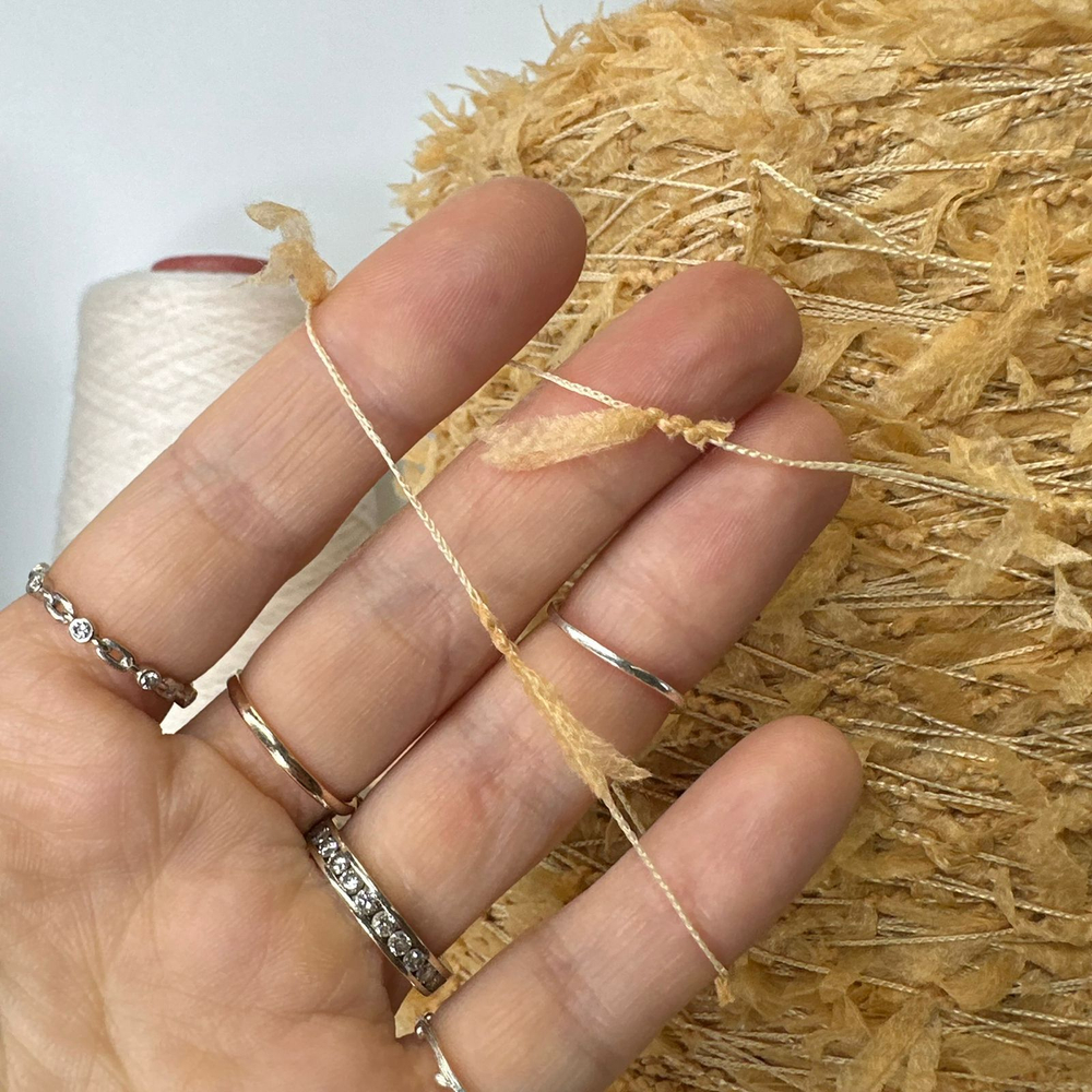 STOCK ITALY; вискоза, хлопок, п/а; 500м/100гр; абрикосово-песочный тонкий фантазийный шнурочек с бантиками