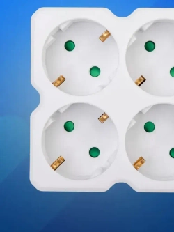 Электрический разветвитель для розетки в сеть с заземлением 4 розетки. Белый.