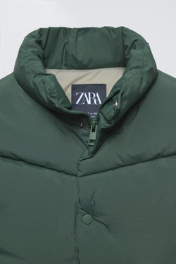 ZARA НЕПРОМОКАЕМЫЙ СТЕГАНЫЙ ЖИЛЕТ, ЗЕЛЕНЫЙ