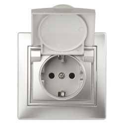 Розетка Intro Plano 1-203-03 с заземлением 2P+E Schuko с крышкой 16А-250В IP20 СУ алюминий