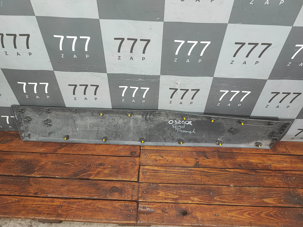 Накладка сдвижной двери правая Ford Transit 7 14-нв Б/У Оригинал 2036054