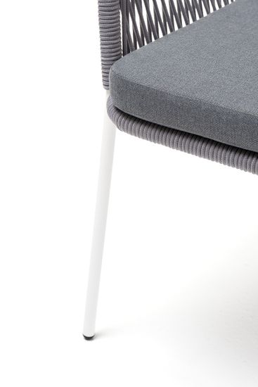 "Лион" стул плетеный из роупа, каркас из стали белый муар, роуп светло-серый круглый, ткань светло-серая