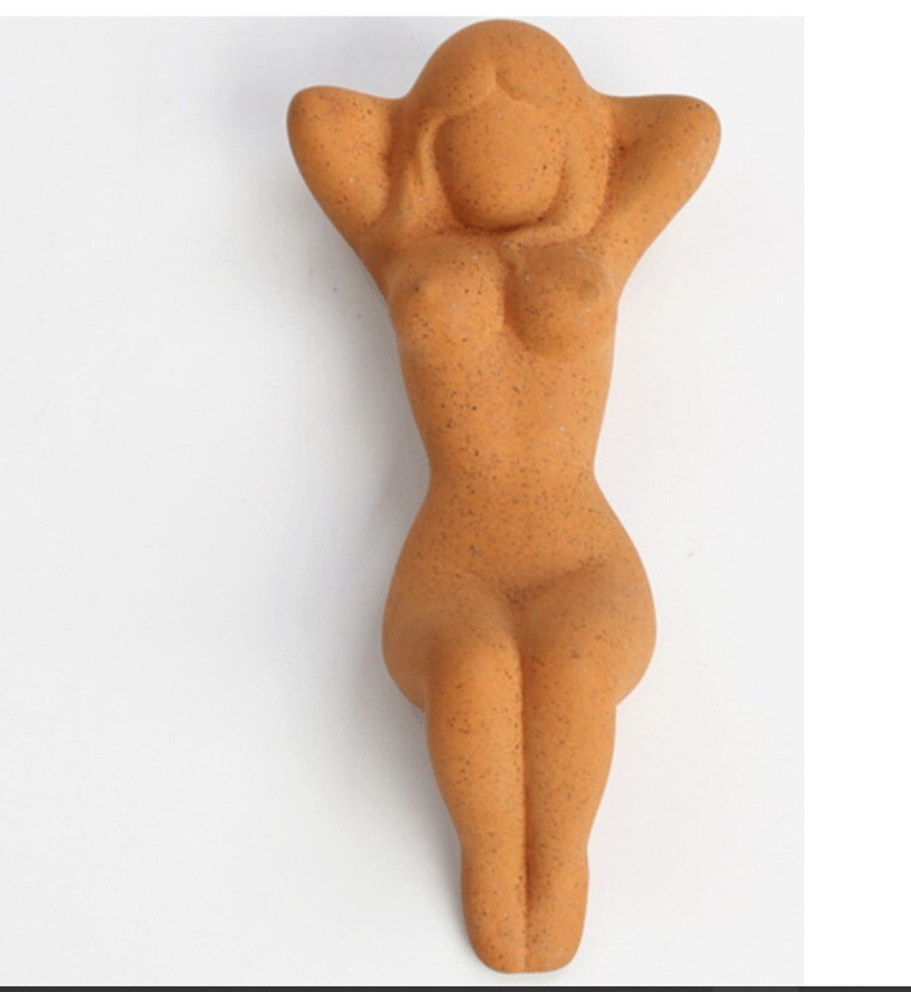 243064.2 Фигурка "Дама" для поглаживания кистью, керамика