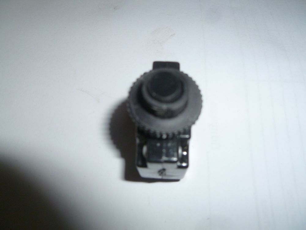 Автомат защиты-кнопка (брекер) 15A ,250V AC