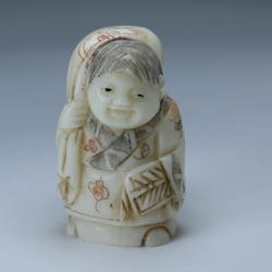 Нэцкэ Ребенок с мешком через плечо