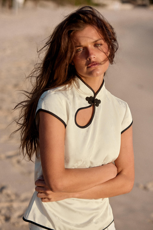 ZARA АТЛАСНЫЙ ТОП С КОНТРАСТНОЙ ОТДЕЛКОЙ И ЗАСТЕЖКОЙ, ЖЕЛТОВАТО-БЕЛЫЙ