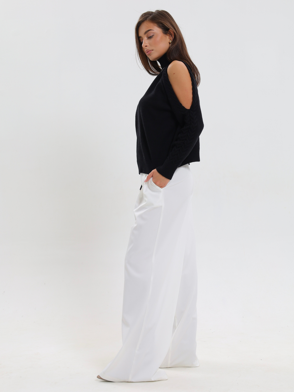 Джемпер с открытыми плечами