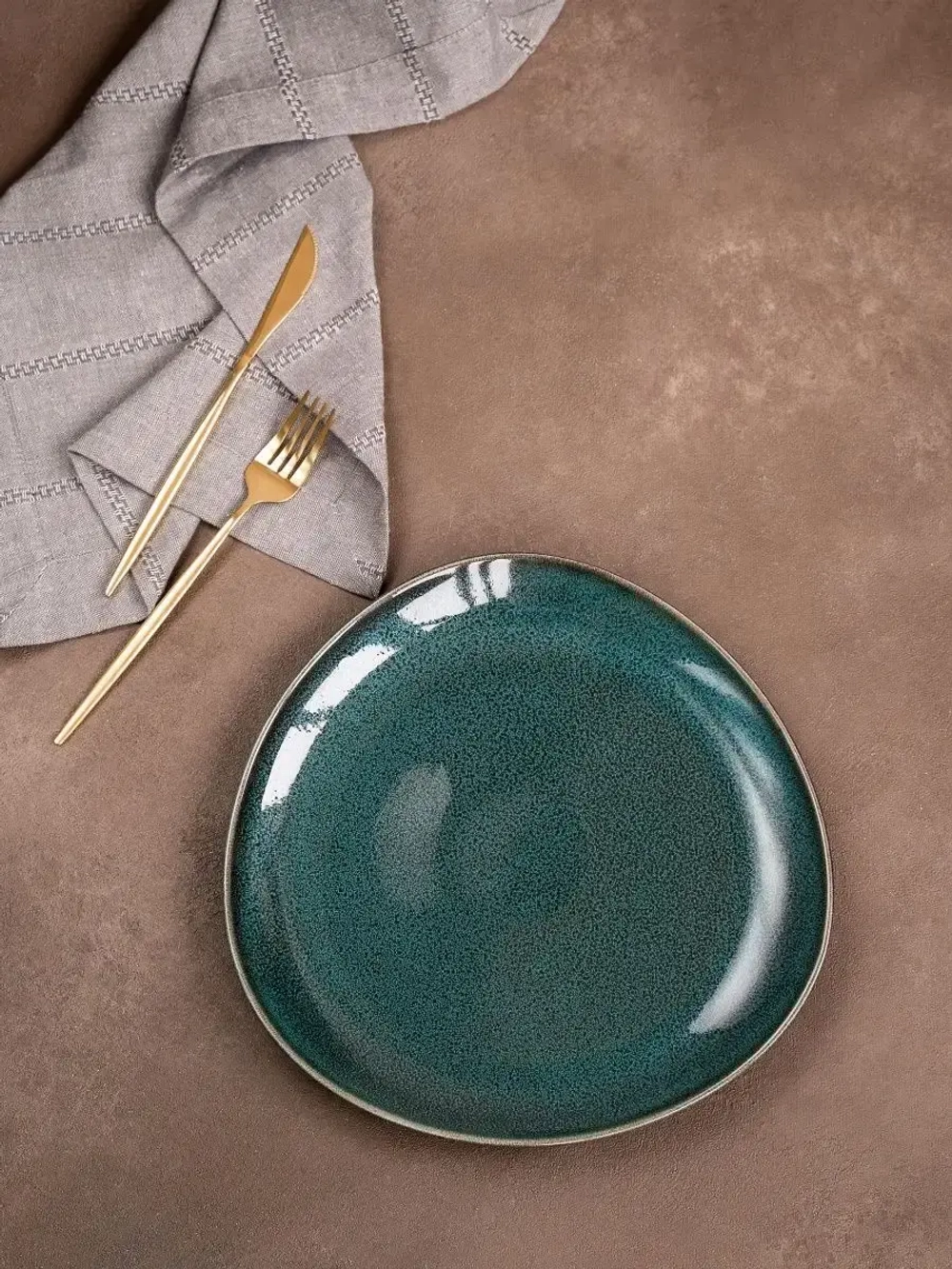 Набор посуды 2 тарелки зелёные треугольные плоские 28 см