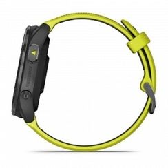 Garmin Forerunner 965 — черные спортивные часы с желто-черным ремешком