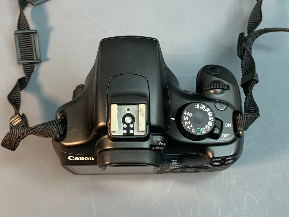 Canon 1100D Kit 18-55mm 3.5-5.6 IS II 4.000 кадров