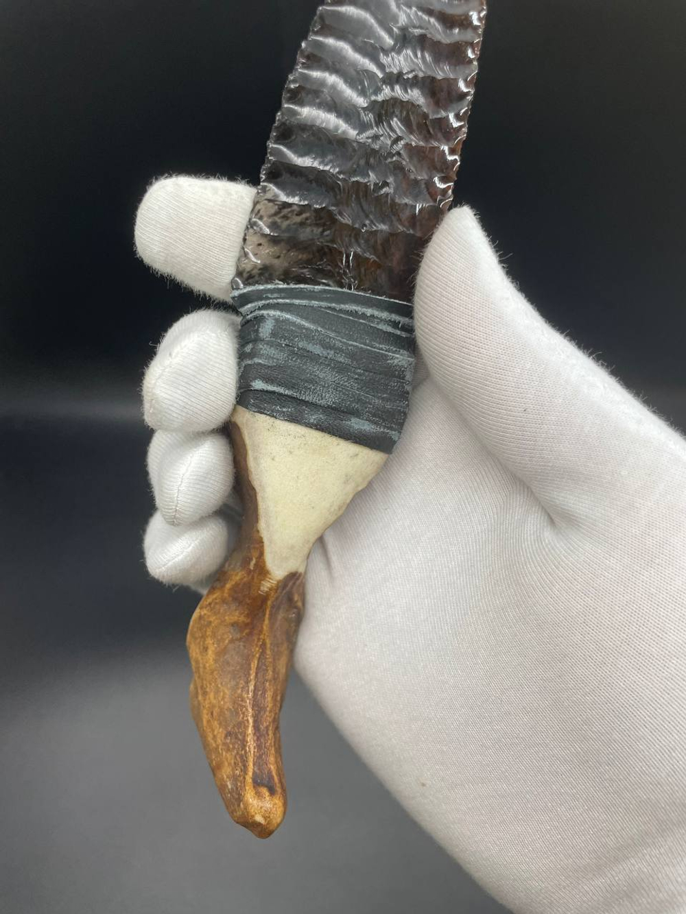 Обсидиановый нож с рукояткой из рога оленя с рисунком жирафа 17 см