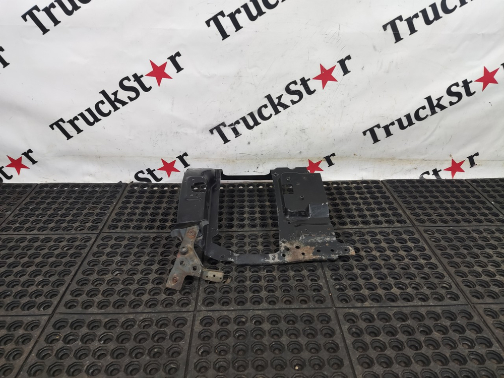 Кронштейн фары левой