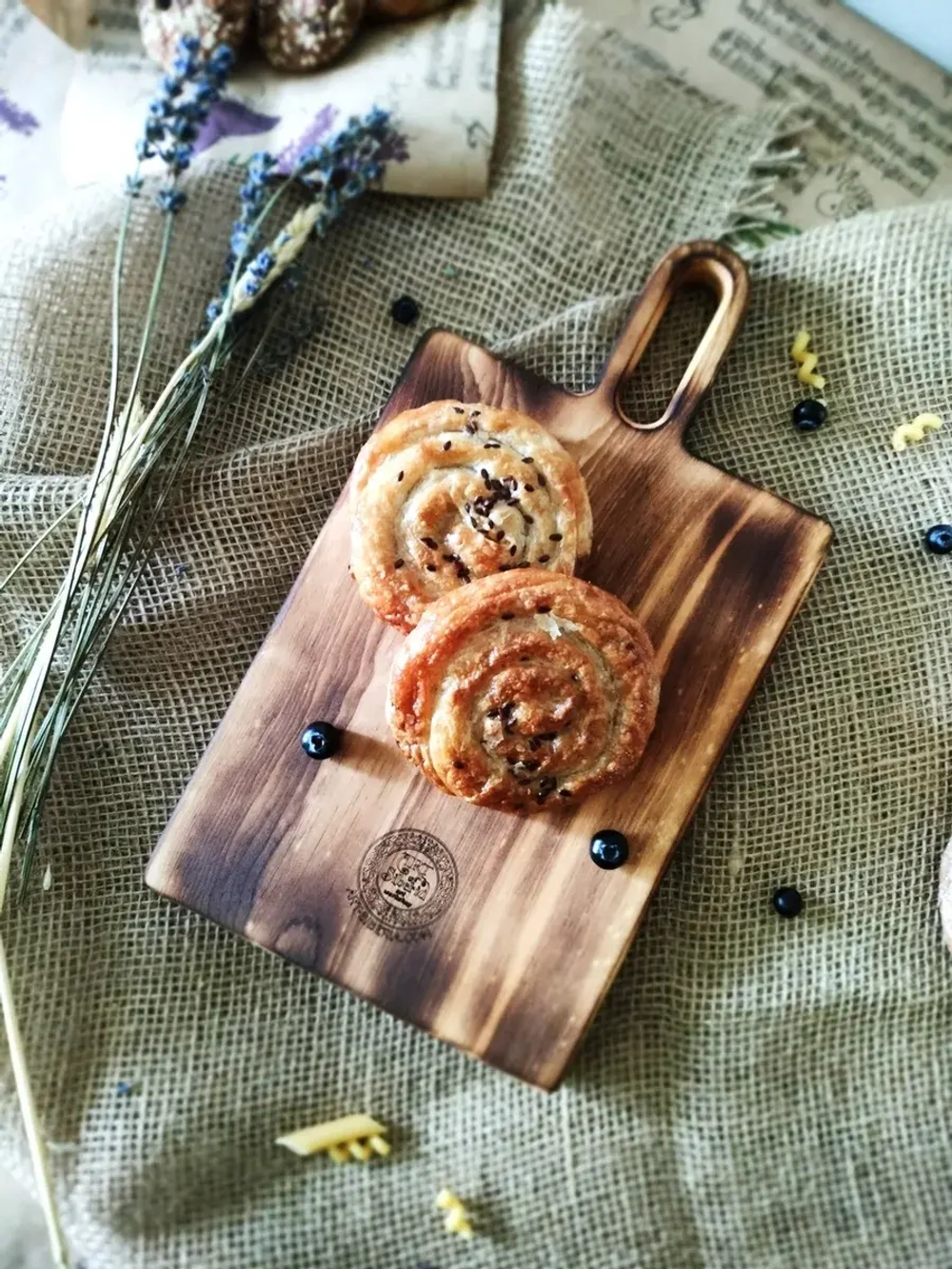 Доска разделочная из дерева сервировочная "Петля"