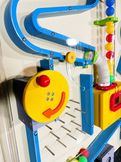 Интерактивная стена с пневмолабиринтом "Воздушные виражи"