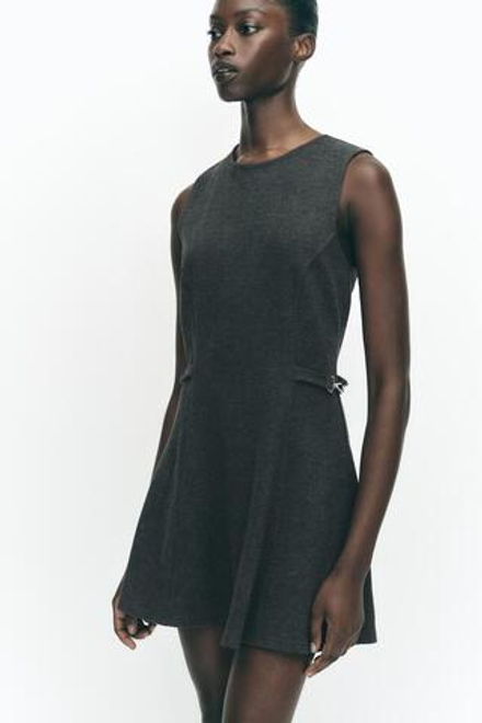 ZARA КОРОТКОЕ МЯГКОЕ ПЛАТЬЕ С ПРЯЖКАМИ, СЕРЫЙ