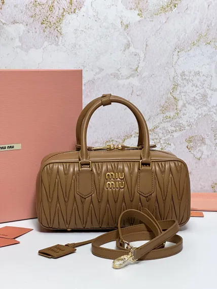 Сумка MIU MIU Arcadie matelassé из кожи наппа, карамельный
