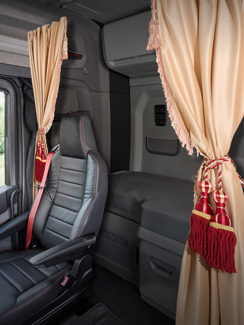 Шторы спального места с бахромой и кистями, с прихватами "Кисти" красные в кабину Volvo, Scania, MAN, DAF, Merc, Камаз, Sitrak, Shacman, Foton, FAW. Высота 1,45м, ширина одной стороны - 1,15м. Блэкаут, велюр. Бежевый цвет с красными кистями-прихватами