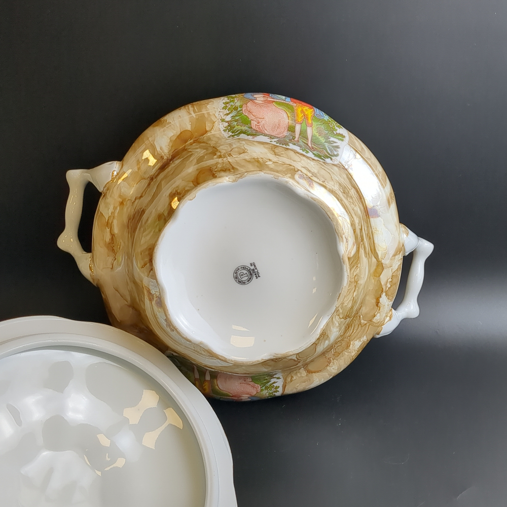 Супница фарфоровая изящная с рисунком, Польша Porcelana Walbrzych, винтаж времен СССР