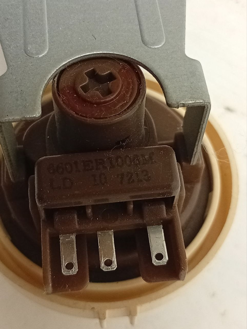 F12U2HCS2 кт15 Датчик уровня(прессостат) для стиральной машины LG 6601ER1006M б/у