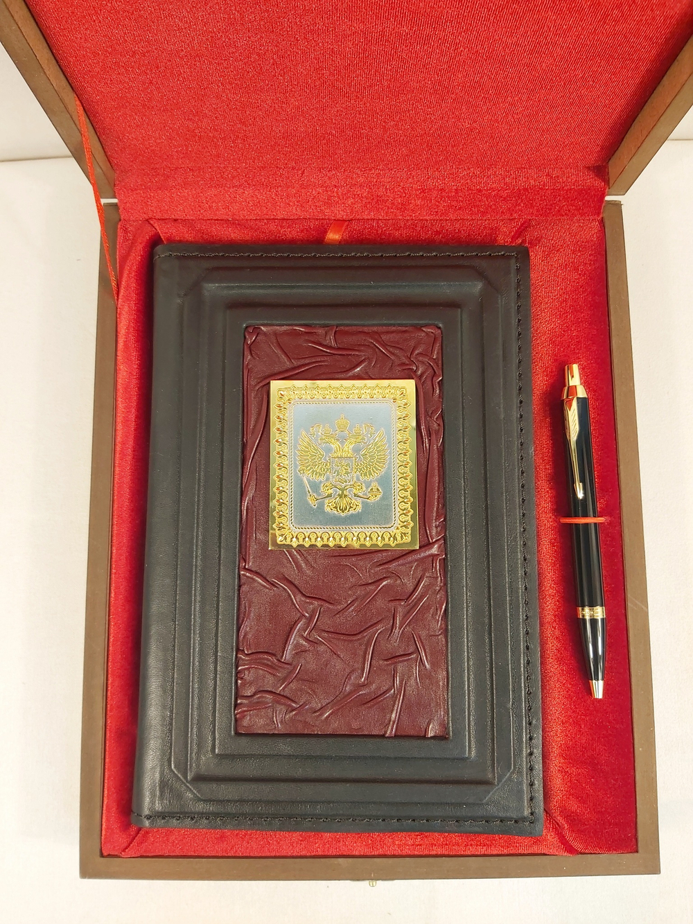 Набор "Ежедневник "Герб РФ" (златоустовская гравюра) из натуральной кожи со съемной обложкой и ручкой Parker"