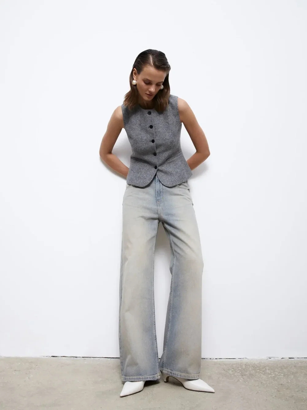 Приталенный жилет серый