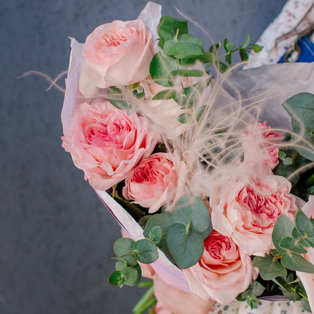 143. Ароматный нежный букет из пионовидных роз