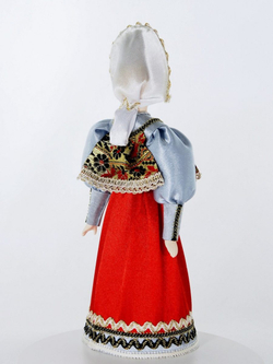 Кукла коллекционная фарфоровая в сарафане, душегрее и кокошнике,19 в. Центральная Россия