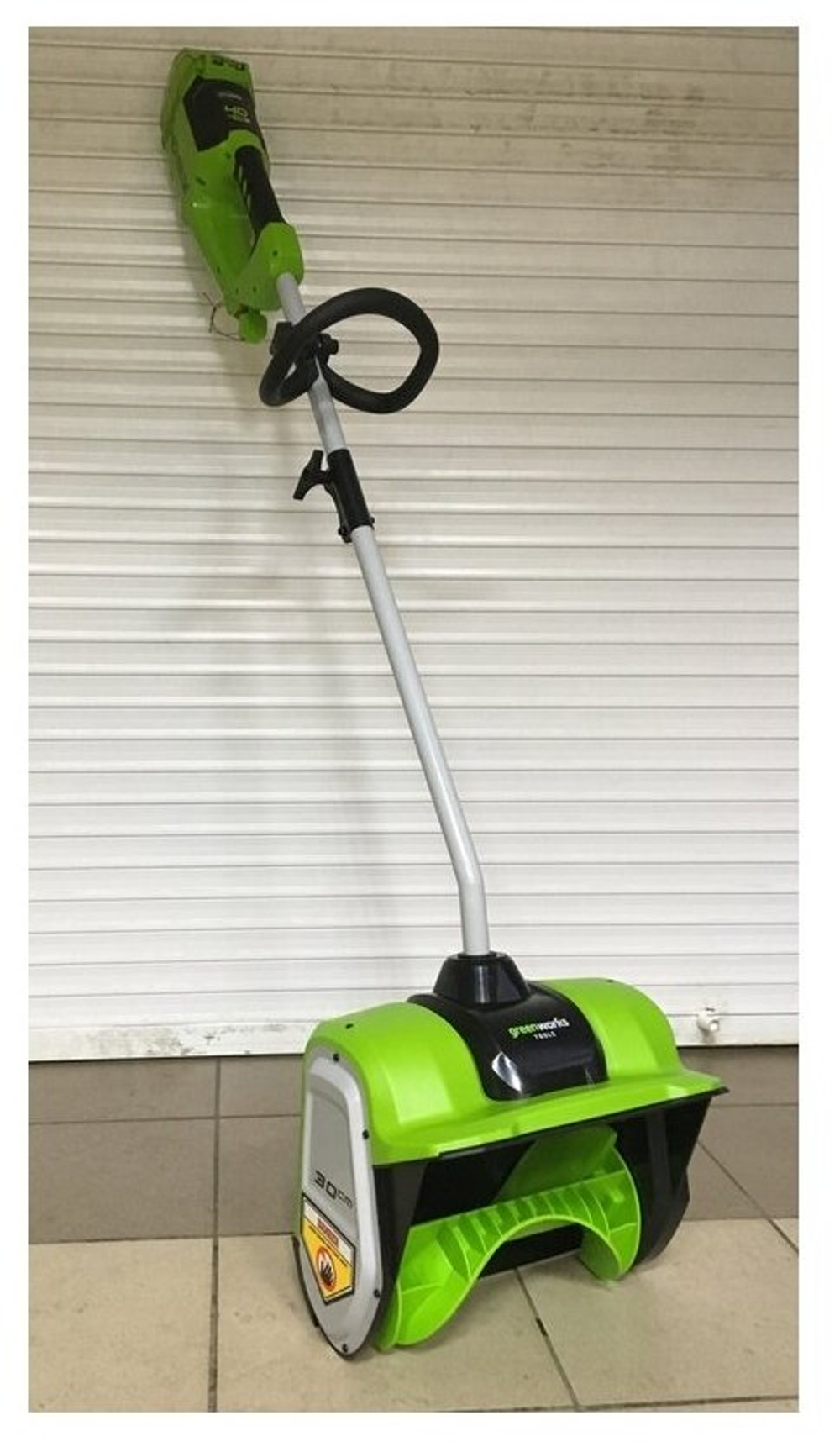 Снегоуборщик-снеголопата GREENWORKS GD40SS 40В,б/щ,30 см,1хАКБ 4 А.ч и ЗУ (2600807///)