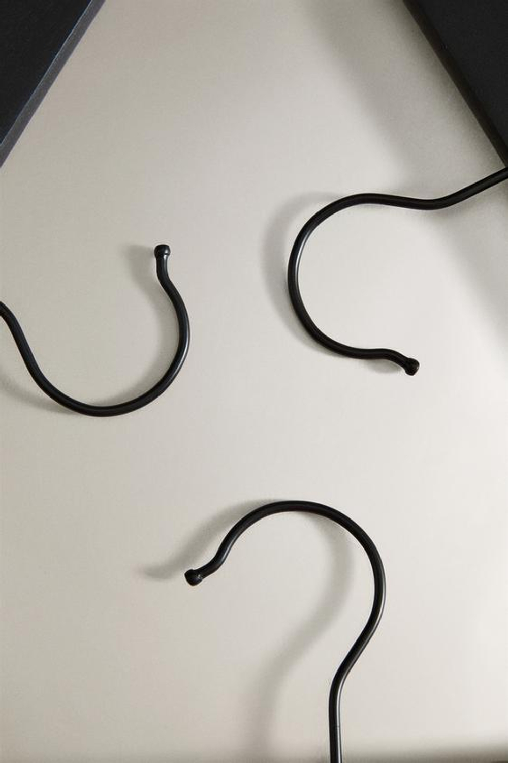 ZARA HOME ДЕРЕВЯННАЯ ВЕШАЛКА С ЗАЖИМОМ (НАБОР ИЗ 3 ШТ.), ЧЕРНЫЙ