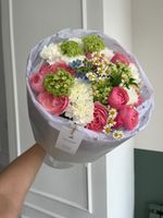 Букет сборный из калл, дельфиниума и садовых цветов