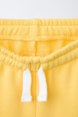 ZARA ШОРТЫ-ДЖОГГЕРЫ С НАШИВКОЙ, ЖЕЛТЫЙ