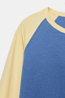 ZARA ФУТБОЛКА С ДЛИННЫМИ РУКАВАМИ И КОНТРАСТНЫМИ ЭЛЕМЕНТАМИ, ЭКРЮ/СИНИЙ