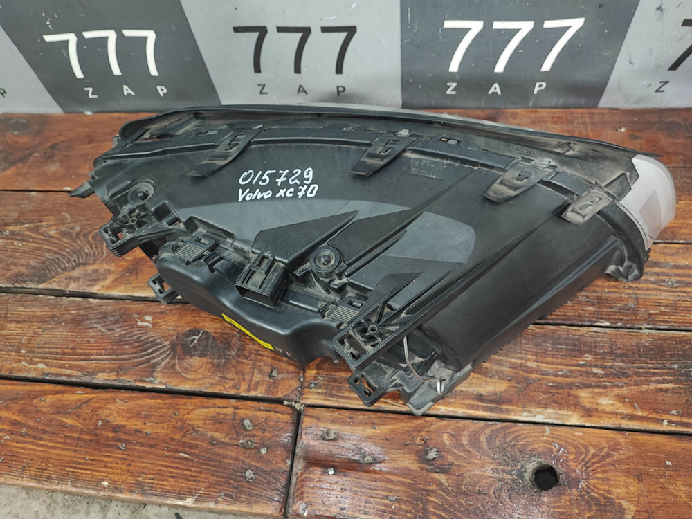 Фара левая Volvo XC70 S80 Cross Country 07-16 Б/У Оригинал 31353538