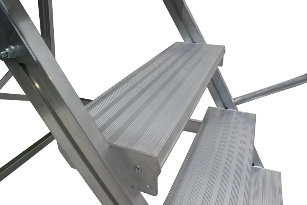 Лестница с площадкой 3 ступ