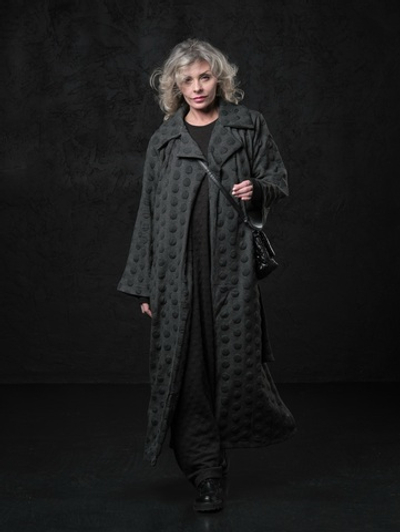 Пальто с поясом / жаккард / черный