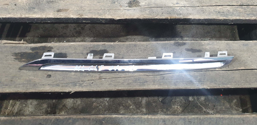 Молдинг решетки радиатора Mercedes GLE (W166) 15-18 Б/У Оригинал A1668881585