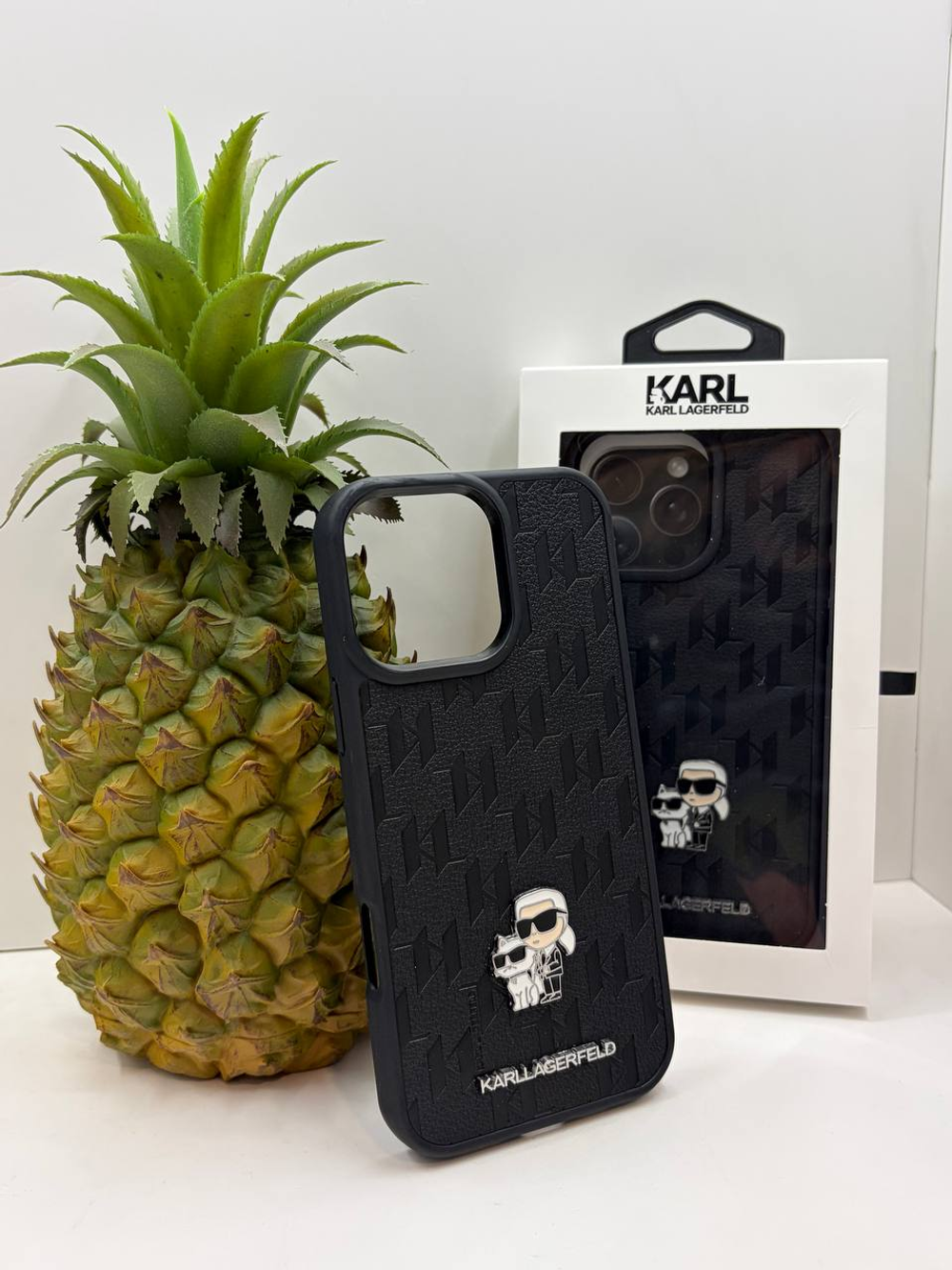 Накладка KARL LAGERFELD для iPhone 16 Pro
